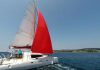 barca a vela trimarano neel 45 sotto gennaker